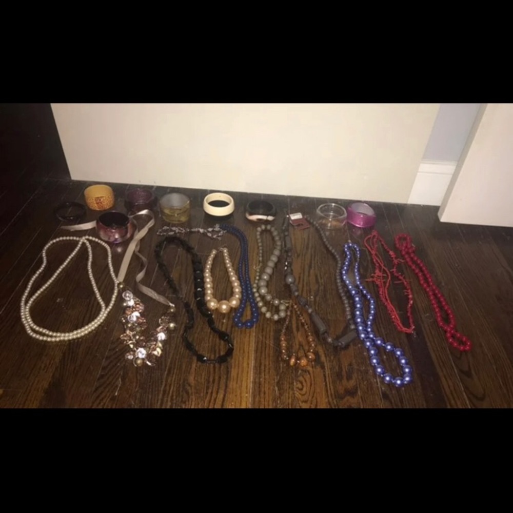 Mixed lot of costume necklaces & bangle bracelets